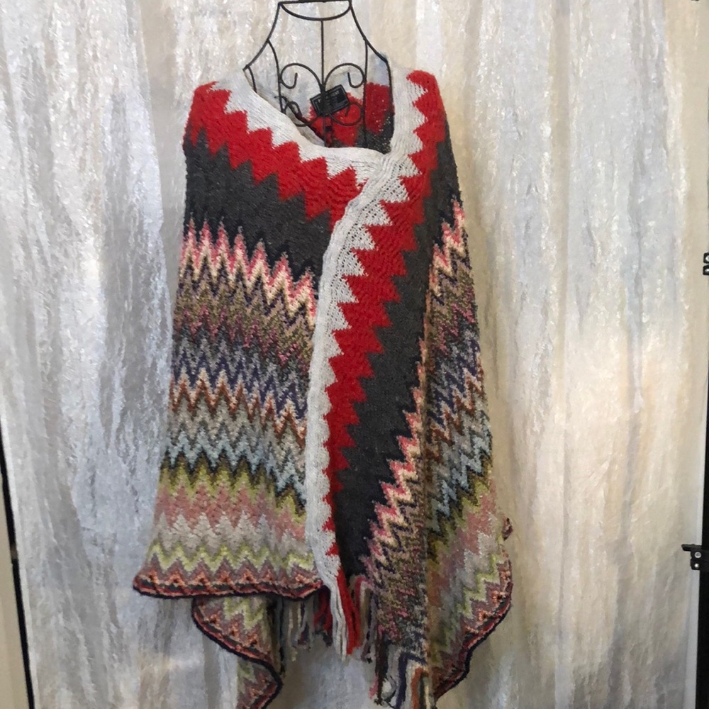 PERMANENT Asymmetrical poncho/shawl